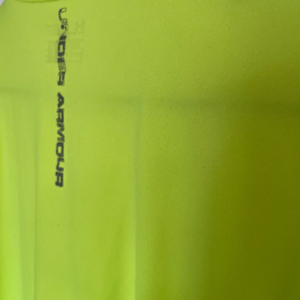 UNDER ARMOUR  (XL Shirt) - Picture 7 of 9